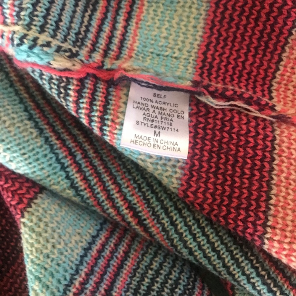 Gorgeous Aztec Sweater - Picture 5 of 5